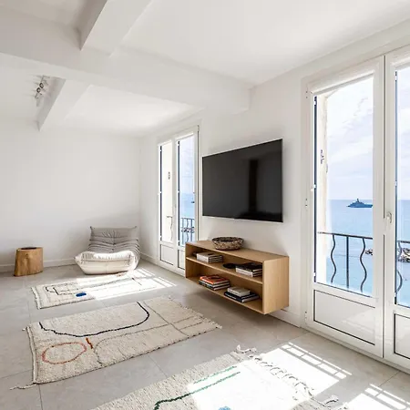 Modern And Charming With Sea View - Centre Apartment