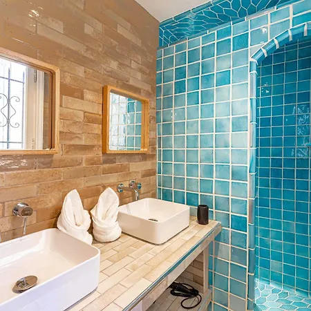 Modern And Charming With Sea View - Centre Antibes